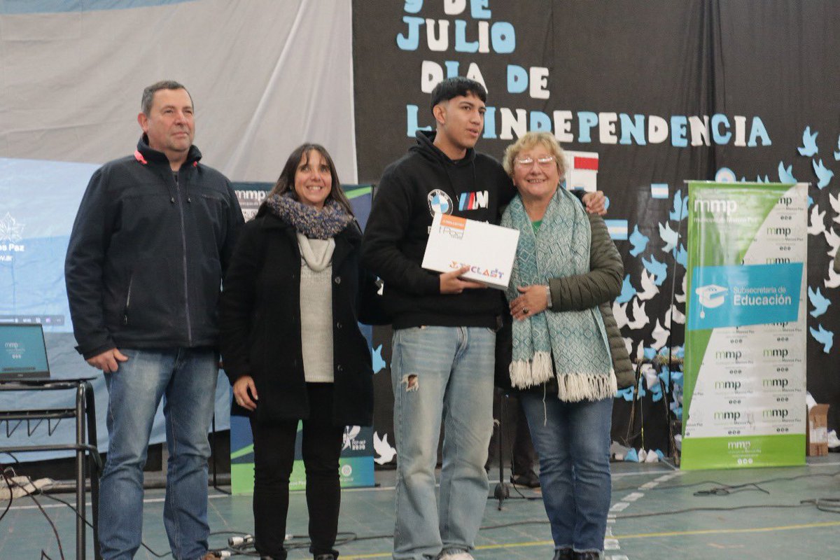 MuniMarcosPaz's tweet image. Nueva entrega de tablets del programa Marcos Paz Conectada.
👉 marcospaz.gov.ar/noticias/item/…