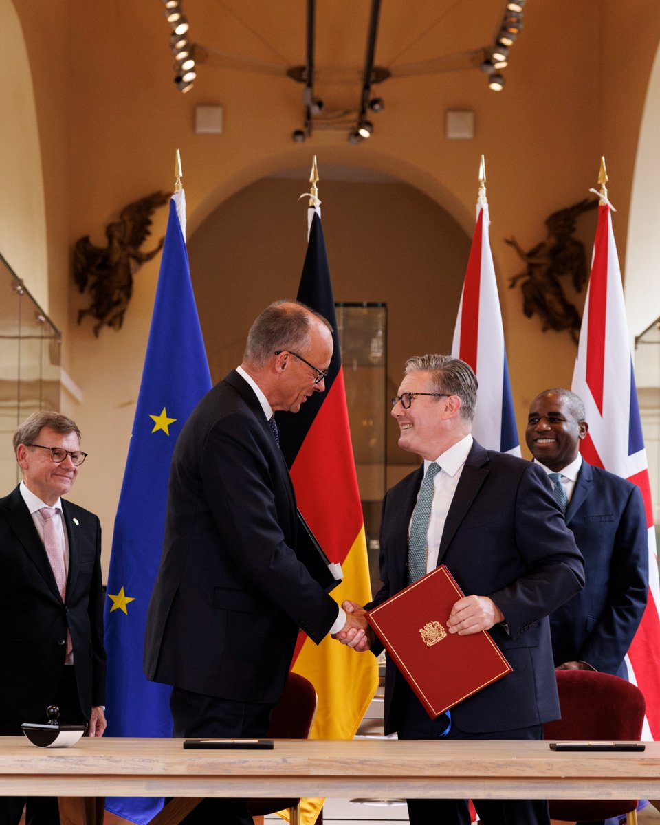 Keir_Starmer's tweet image. Side by side, we're working with Germany to crush the people smuggling gangs and boost our defence exports.
Today we've signed a first of its kind agreement to deliver security, growth, and jobs for working people.
