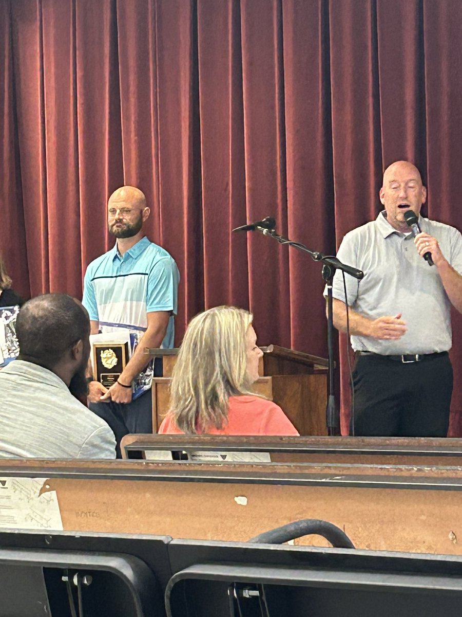 CoachBennett32's tweet image. Shutout to @NSFootball96 OC/QB Coach @CLong2396 on being named Greenwood 52 District Teacher of the Year! @CoachesCombines #RoundOfApplause