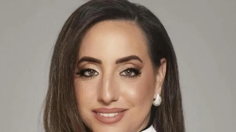 BuzinessX's tweet image. CEO MAKES FINAL WALK
Stephanie Weil has stepped down as CEO of Miss South Africa, ending a defining chapter for the pageant. Since 2019, Weil has led a major transformation, shifting the platform towards women’s empowerment and inclusivity.
She took over from her late mother…