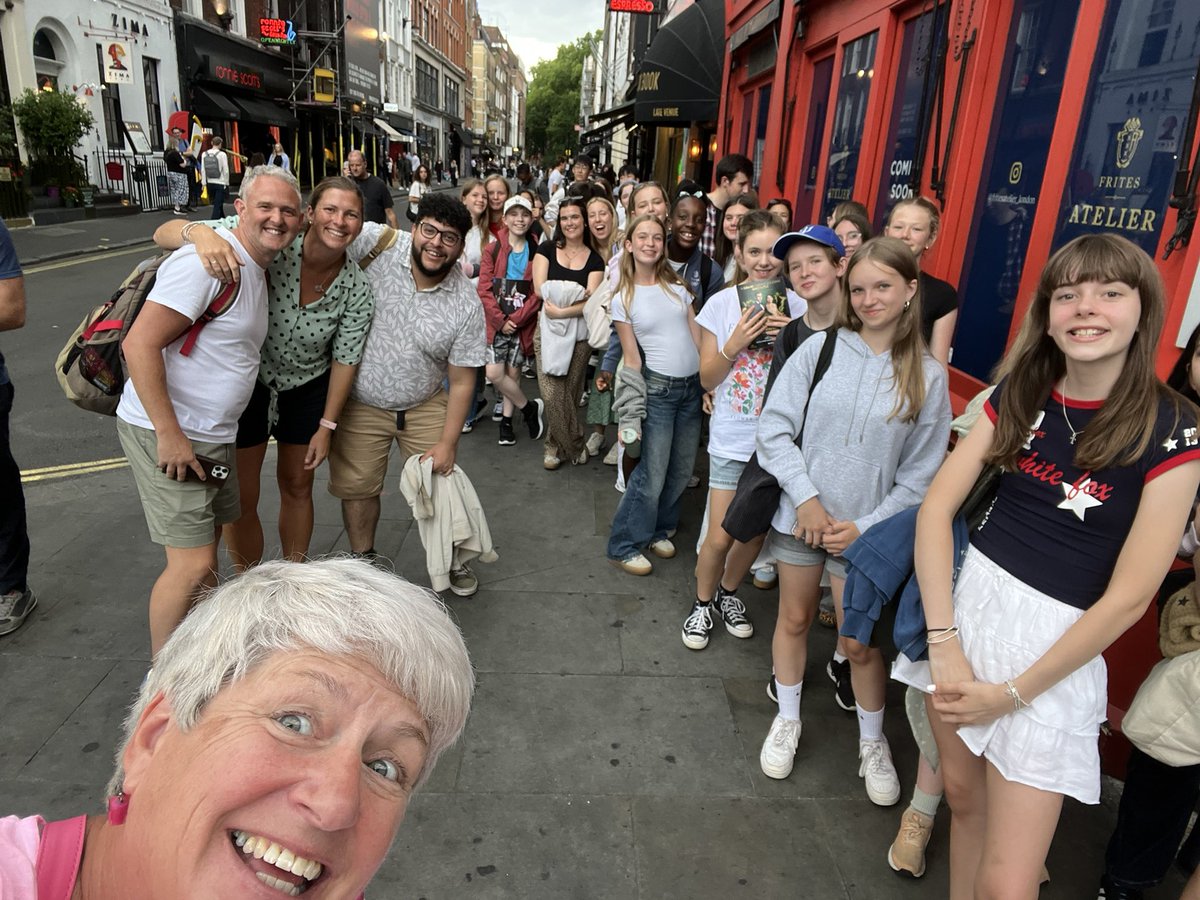 Absolutely amazing show, MJ The Musical, this afternoon. Special visit after show by Dancer Charlotte Warren and Company manager Ant Field. Wonderful opportunity to understand the behind the scenes workings!
🎭💃🕺🎶🎤
#livetheatre
#performingartsontour
#bishopfamily❤️
