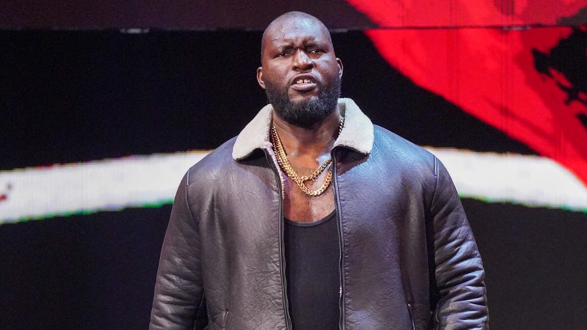 🚨 La direction créative de la WWE a envisagé d'envoyer Omos à la AAA pour une période, à l'image de son bref passage à la NOAH cet hiver. Selon une source, l'objectif est de renforcer son statut d'attraction spéciale en dehors de l'univers de la WWE. (WrestleVotes)