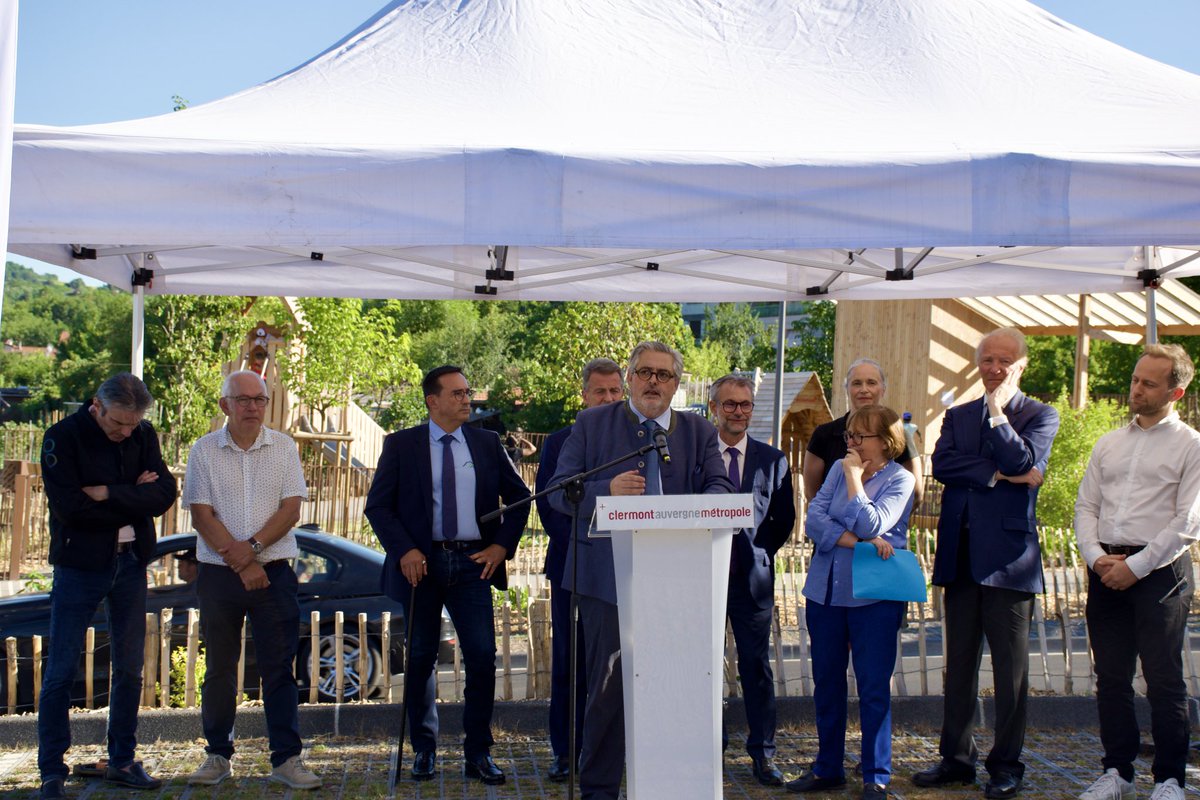 olivierbianchi1's tweet photo. 🛣️ À #Ceyrat, inauguration de l’avenue du Mont-Dore et de la rue de Montrognon.
💧Réseaux d'eaux rénovés pour préserver cette ressource
🌿 Nouveaux aménagements, végétalisation, mobilités douces...
#ClermontMétropole investit pour ses habitants et un cadre de vie durable. https://t.co/z0gtOPpBGD