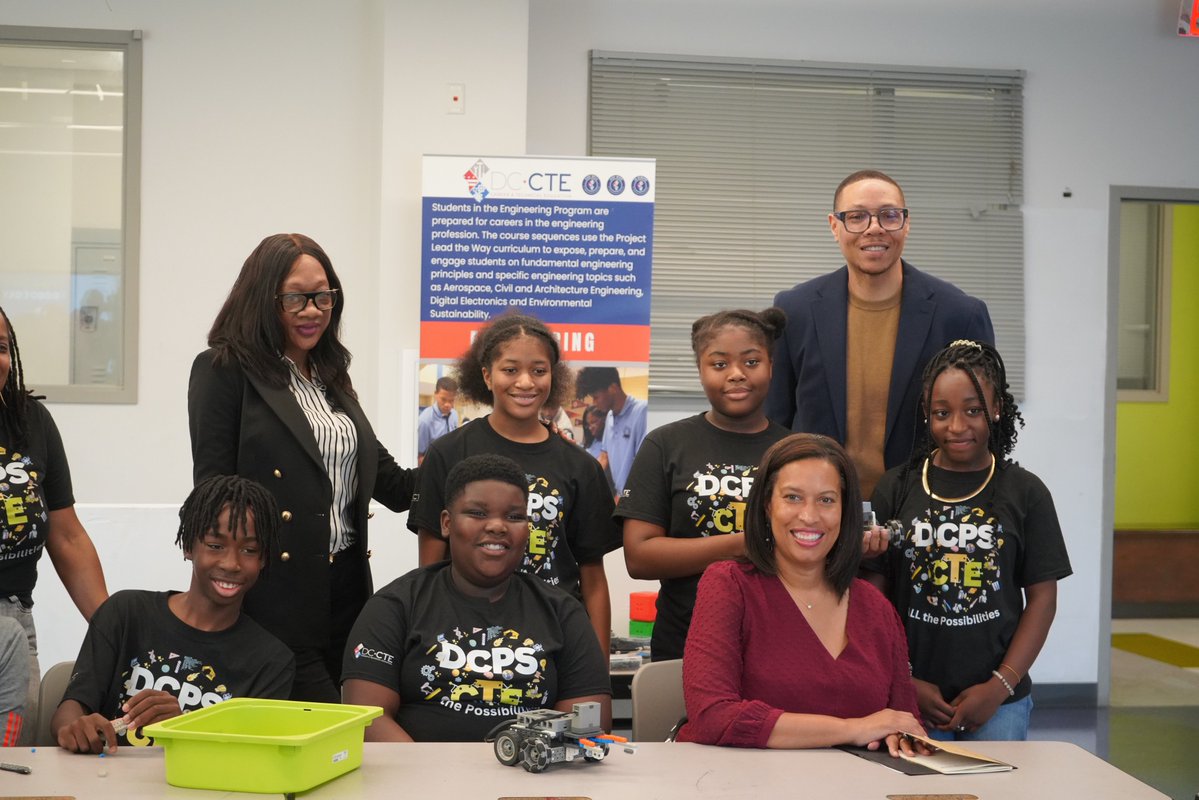 MayorBowser's tweet image. We’re building real pathways to high-wage, high-demand careers for DC youth.
That includes over 6,000 DC young people enrolled in free opportunity programs—including the DCPS Career and Technical Education program—gaining skills, mentorship, and purpose.