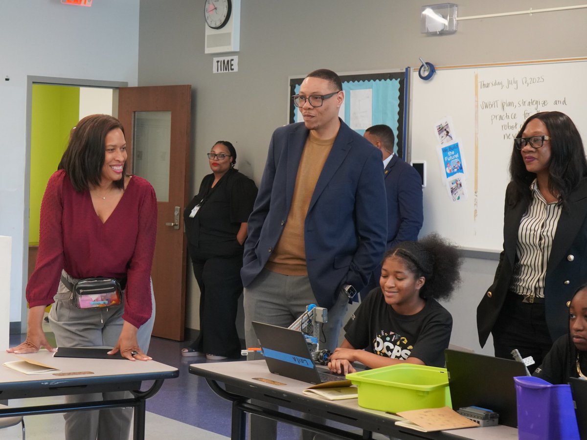 MayorBowser's tweet image. We’re building real pathways to high-wage, high-demand careers for DC youth.
That includes over 6,000 DC young people enrolled in free opportunity programs—including the DCPS Career and Technical Education program—gaining skills, mentorship, and purpose.