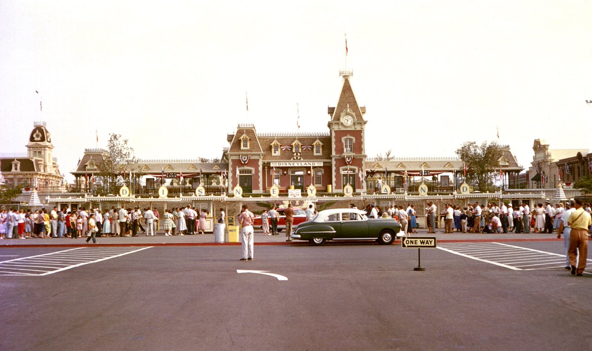 CowMissing's tweet image. 70 years ago today, Disneyland welcomed guests through its gates for the very first time. #Disneyland 📷: @Disneyland