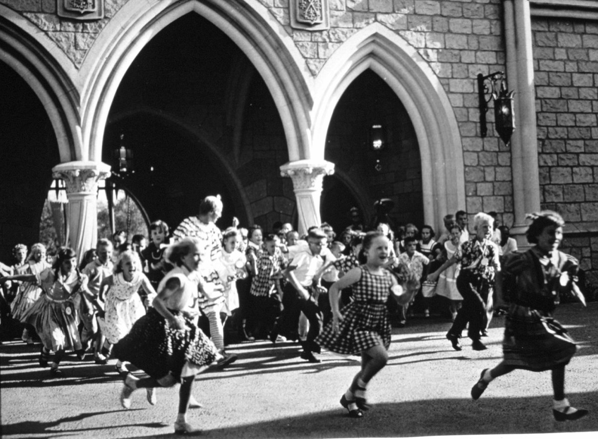 CowMissing's tweet image. 70 years ago today, Disneyland welcomed guests through its gates for the very first time. #Disneyland 📷: @Disneyland