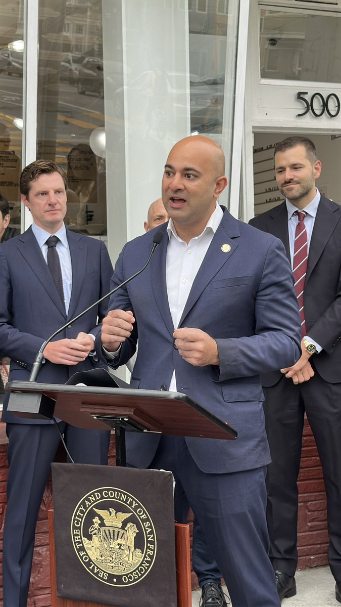 bilalmahmood's tweet image. For decades, small businesses in this city have been crushed under the weight of overregulation, from signage to sidewalk tables and chairs.
Mayor @DanielLurie’s Lurie’s PermitSF initiative gives businesses room to breathe, and I’m proud to support this effort to strengthen the…
