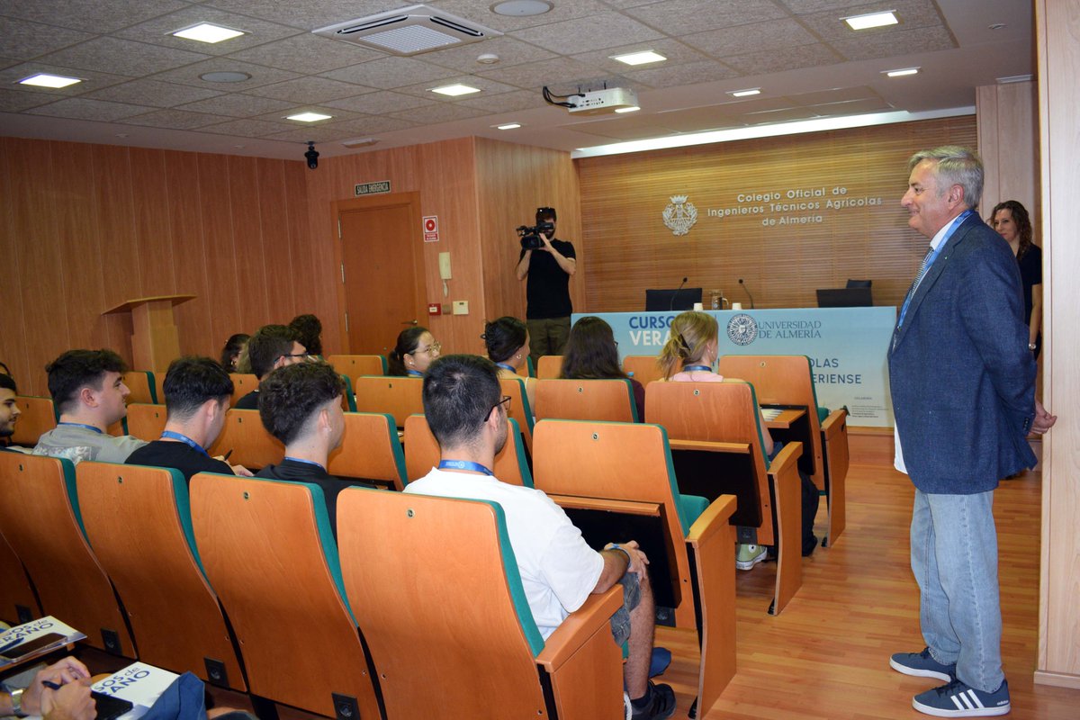 La Universidad tiene, entre sus objetivos, aportar soluciones al entorno productivo de la provincia. Por eso, un curso de verano ha aportado innovaciones en ‘La mejora genética de hortícolas. "En el futuro será probablemente muy a la carta".

#consejosocialual #agricultura