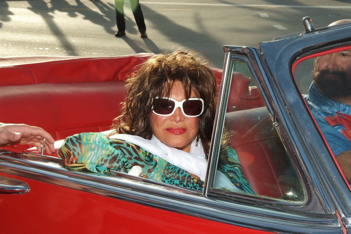 FTLCityNews's tweet image. The City of Fort Lauderdale mourns the loss of legendary singer and actress Connie Francis. 💔

Her iconic role in Where the Boys Are helped put our city on the map. She was the first honoree on our Walk of Fame and ...🔗 Read more: ftlcity.info/4kJ6rUA