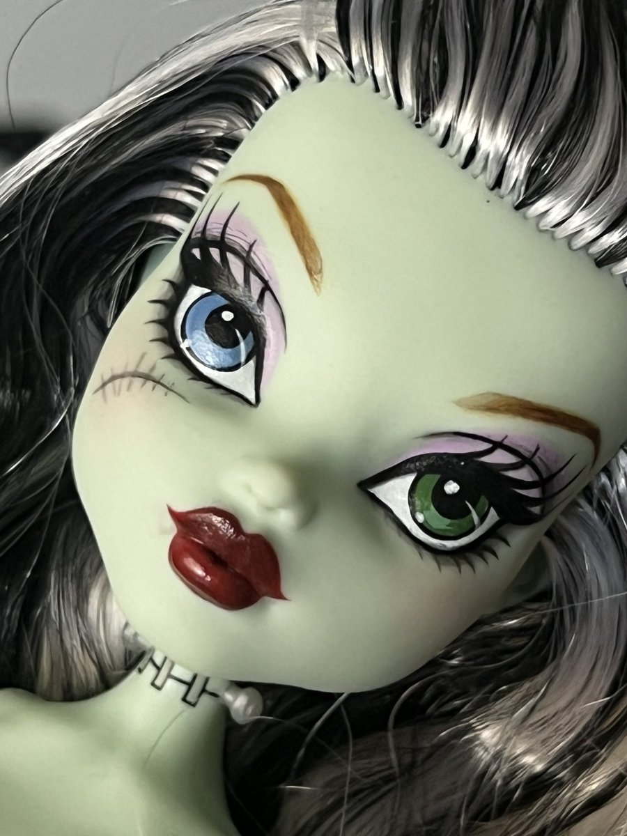 dracustevendols's tweet image. Repainted my Frankie creepro
