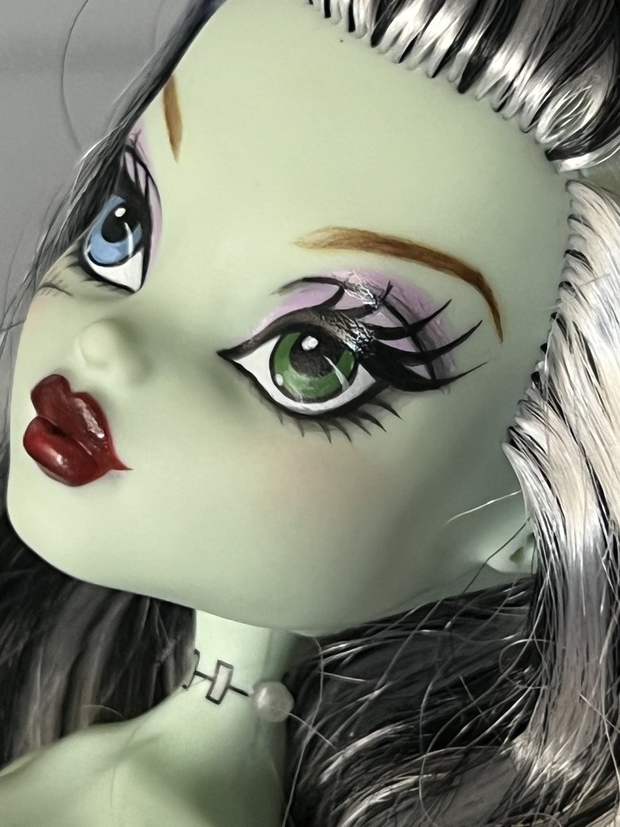 dracustevendols's tweet image. Repainted my Frankie creepro