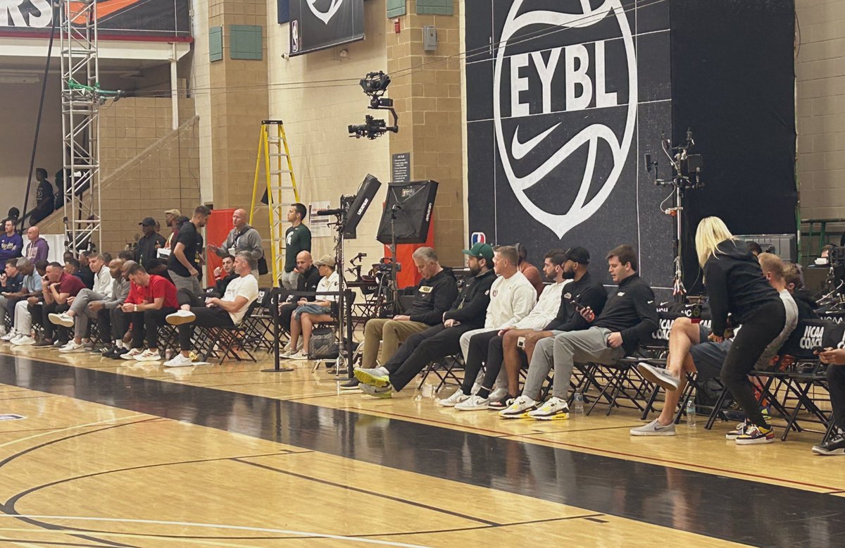 👀 BYU’s Kevin Young, Clemson’s Brad Brownell, Utah’s Alex Jensen, Purdue’s Matt Painter, Virginia’s Ryan Odom, with assistants from Michigan State, Mississippi State &amp; more are here at #PeachJam🍑

Who are they watching?!? 👉 [READ] on3.com/rivals/news/pe…