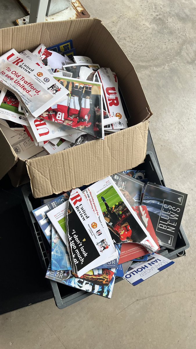 Footyprogramme1's tweet image. Downsizing continued today sadly another time waster didn't show up to pick up their cheap deal on bulk programmes , so off to you know where.