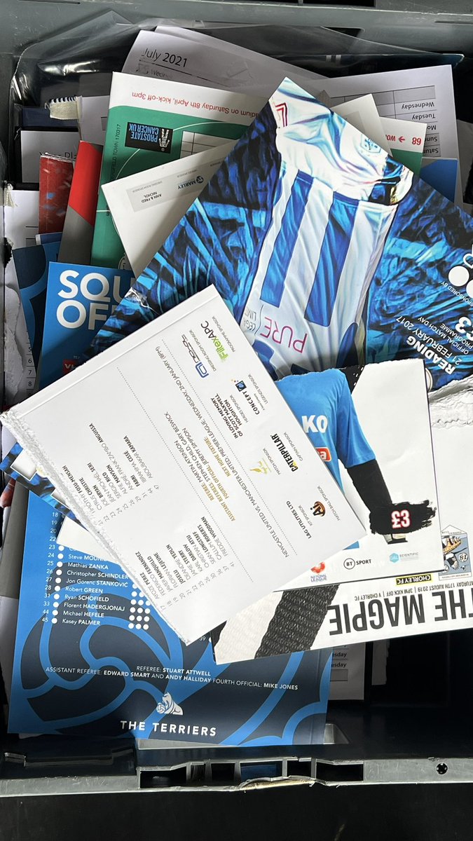 Footyprogramme1's tweet image. Downsizing continued today sadly another time waster didn't show up to pick up their cheap deal on bulk programmes , so off to you know where.