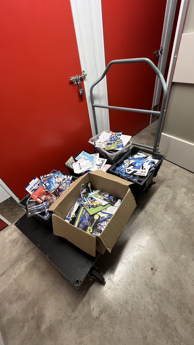 Footyprogramme1's tweet image. Downsizing continued today sadly another time waster didn't show up to pick up their cheap deal on bulk programmes , so off to you know where.
