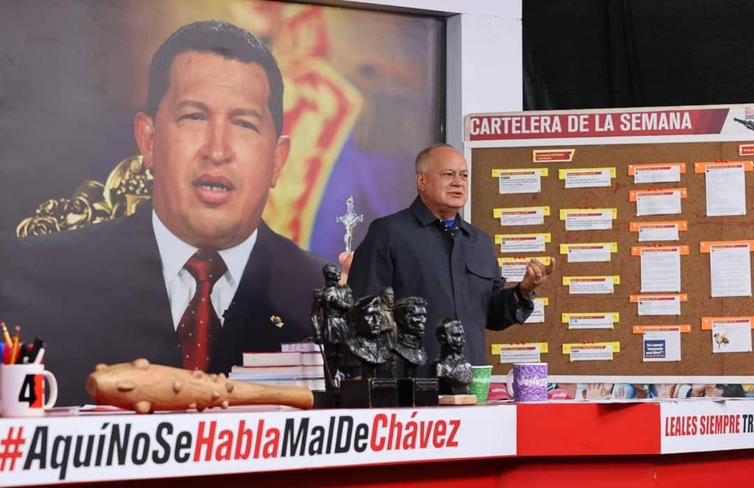🍂 мєяςє_fιиα2🍂 (@mercede073) on Twitter photo El ministro de Relaciones Interiores,
<a href="/dcabellor/">Diosdado Cabello R</a>, denunció que Darwin René Mendoza Peraza, alias “Cachete”, jefe de los “comanditos” de <a href="/MariaCorinaYA/">María Corina Machado</a> , planeaba actos terroristas tres días antes de las elecciones municipales.
La información fue encontrada en teléfonos El ministro de Relaciones Interiores,
<a href="/dcabellor/">Diosdado Cabello R</a>, denunció que Darwin René Mendoza Peraza, alias “Cachete”, jefe de los “comanditos” de <a href="/MariaCorinaYA/">María Corina Machado</a> , planeaba actos terroristas tres días antes de las elecciones municipales.
La información fue encontrada en teléfonos