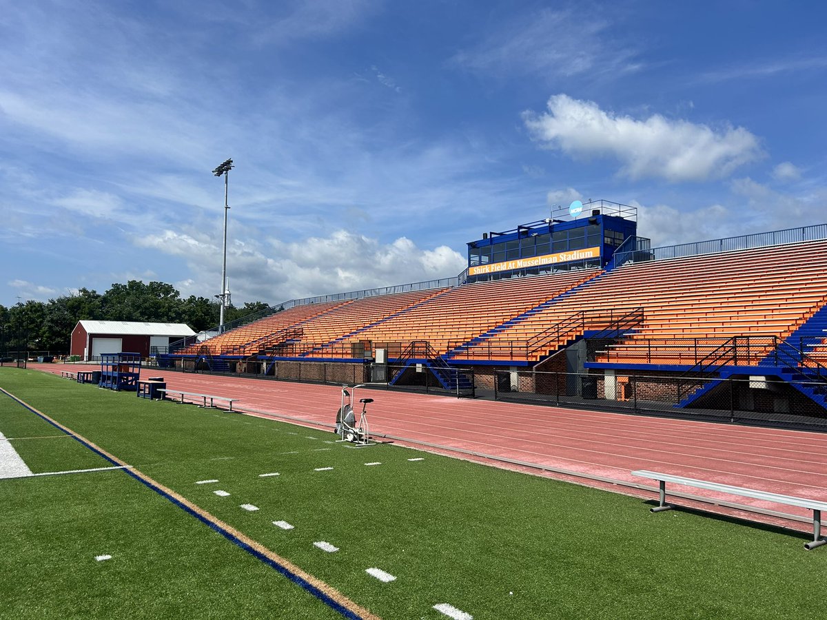 ridgetaylorfb's tweet image. Had an awesome visit today at @GburgFB! I was really impressed with the academic reputation of Gettysburg and the football facilities.
Thank you to @CoachHoytGC for showing me around and @DbeardDan for inviting me! Really excited to be back for a game day visit.
@CoachMoeBanks…