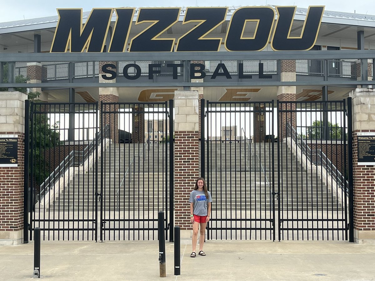 lily_pullen2027's tweet image. On the way home from @triplecrownspts STL Nationals we had to stop at the @MizzouSoftball Stadium! Can’t wait to come back next month for your camp! #OwnIt 🖤🐯💛