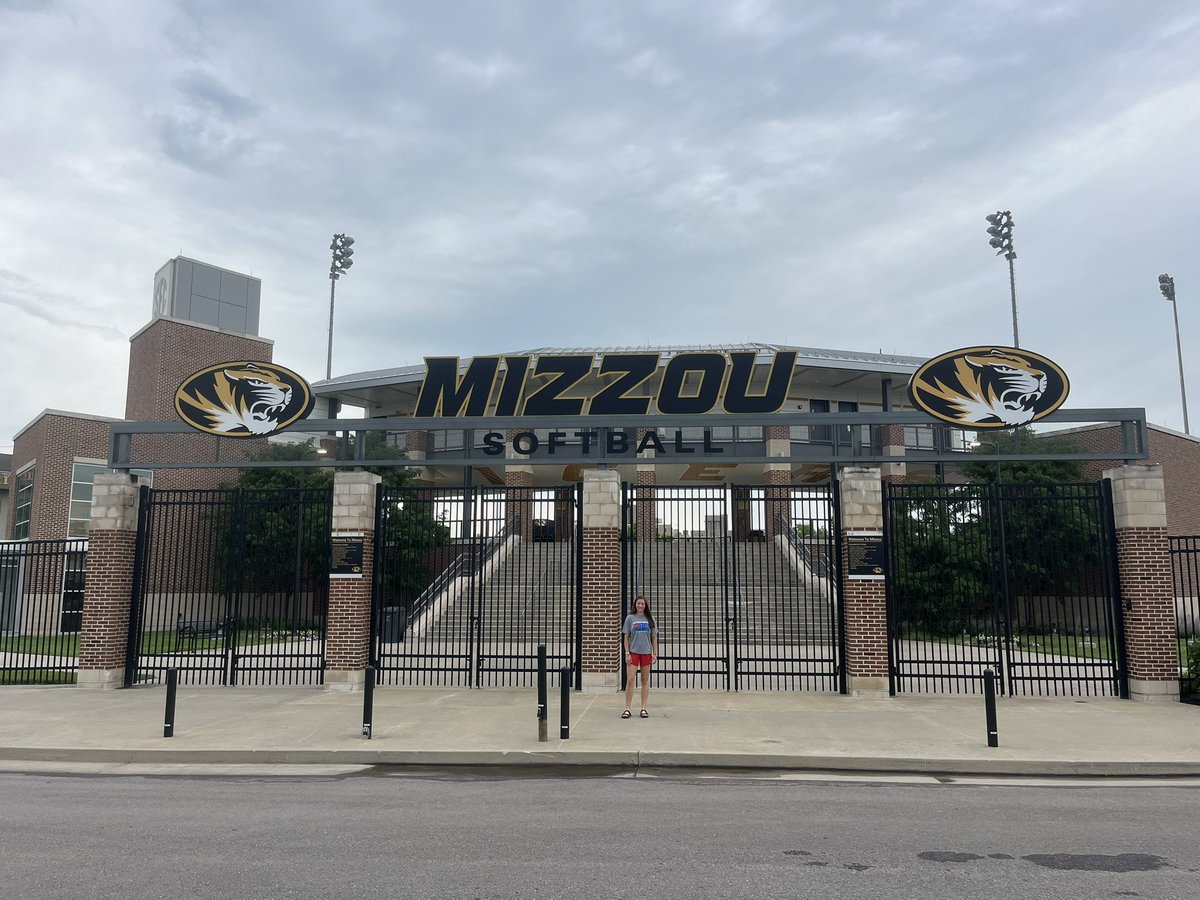 lily_pullen2027's tweet image. On the way home from @triplecrownspts STL Nationals we had to stop at the @MizzouSoftball Stadium! Can’t wait to come back next month for your camp! #OwnIt 🖤🐯💛