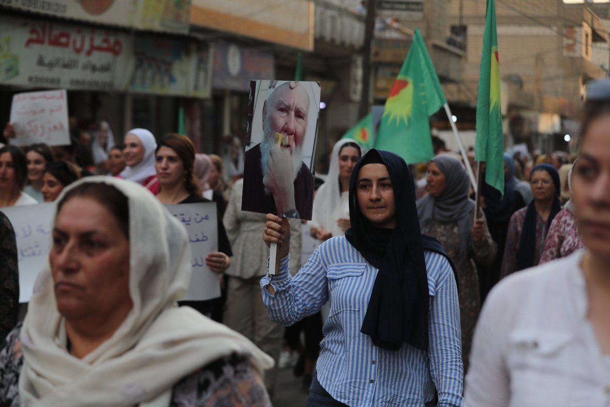 #Kurdish Syrian women carry placards during a march to in support for the people of #Sweida in the eastern city of #Qamishli on July 17, 2025. 
Delil SOULEIMAN / AFP