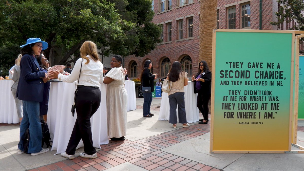 EconOppLA's tweet image. DEO hosted a Fair Chance Ordinance Training and Networking Reception yesterday at @USCedu, bringing together 60+ employers, legal experts, and community partners to support second-chance hiring & compliance with LA County’s new ordinance.
To learn more: bit.ly/LACFairChance