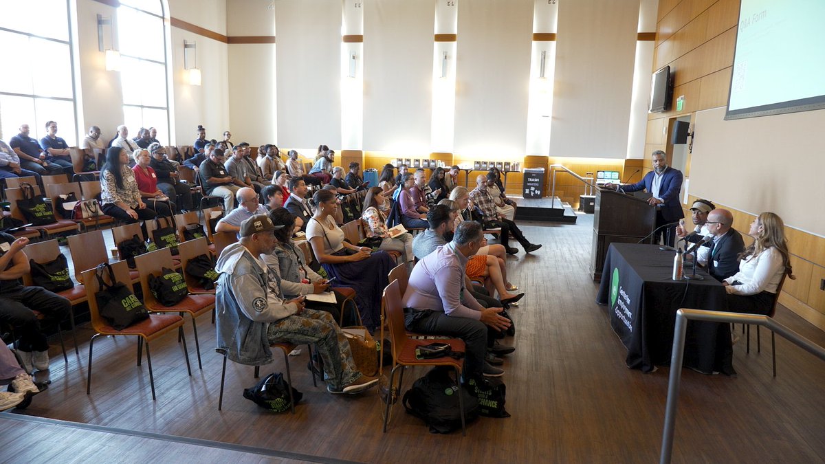 EconOppLA's tweet image. DEO hosted a Fair Chance Ordinance Training and Networking Reception yesterday at @USCedu, bringing together 60+ employers, legal experts, and community partners to support second-chance hiring & compliance with LA County’s new ordinance.
To learn more: bit.ly/LACFairChance