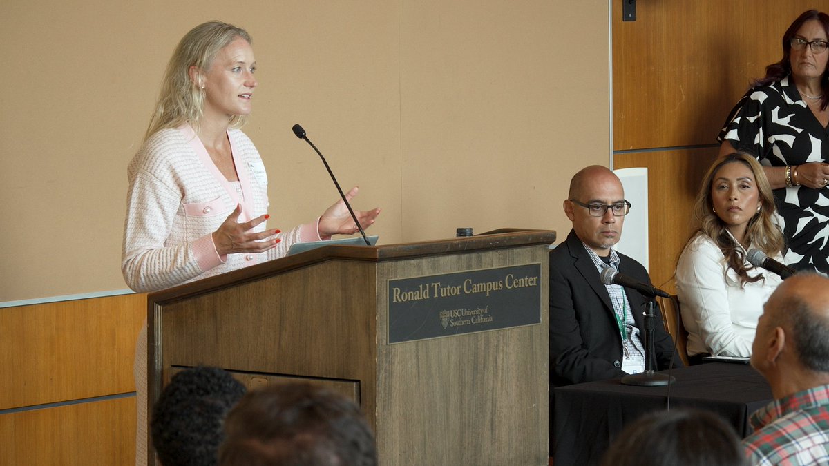 EconOppLA's tweet image. DEO hosted a Fair Chance Ordinance Training and Networking Reception yesterday at @USCedu, bringing together 60+ employers, legal experts, and community partners to support second-chance hiring & compliance with LA County’s new ordinance.
To learn more: bit.ly/LACFairChance