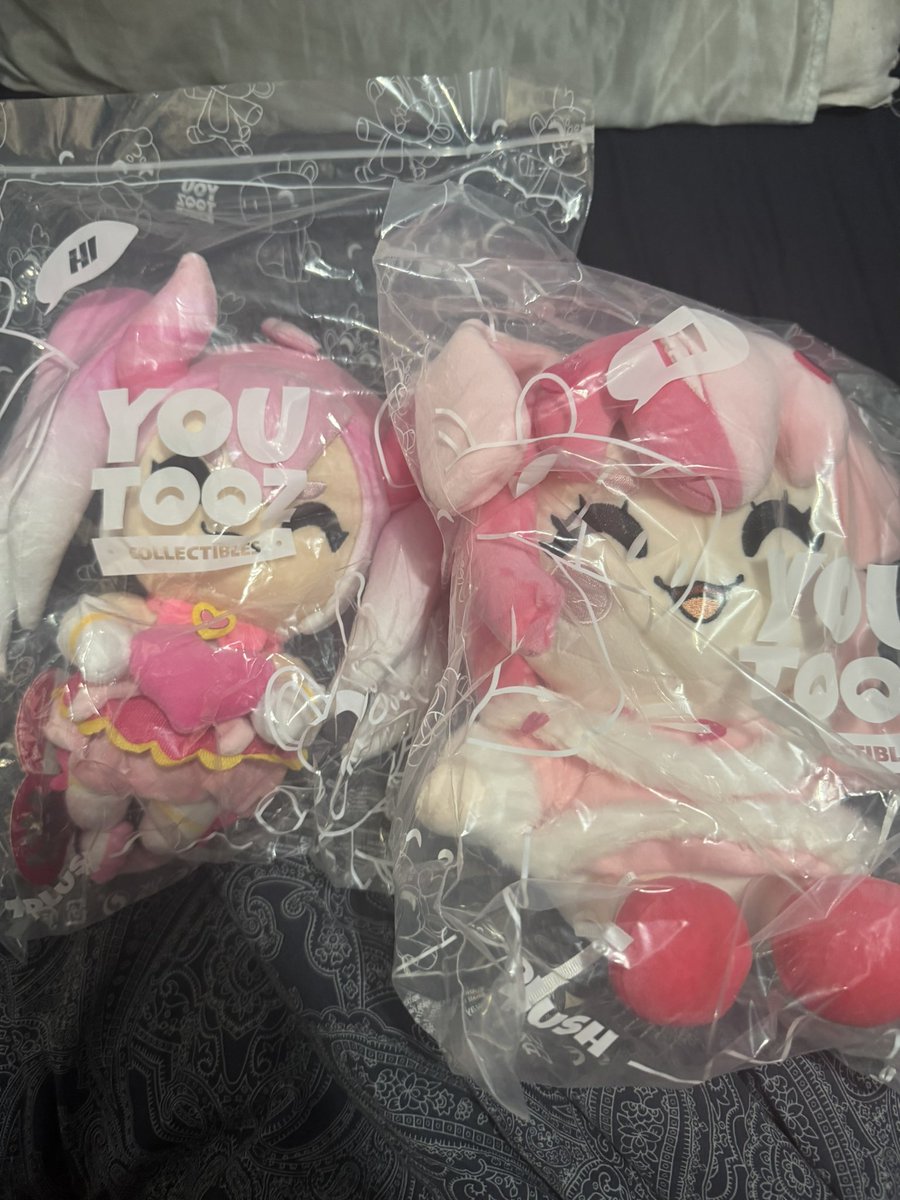 TyeresRam21's tweet image. Yeah the Valentine Youtooz came thank you @Punkalopi and the amazing @chibidokii for the plushie too I will keep it somewhere safe and sound 😮 and thank you @youtooz once again 💗🙏🏿