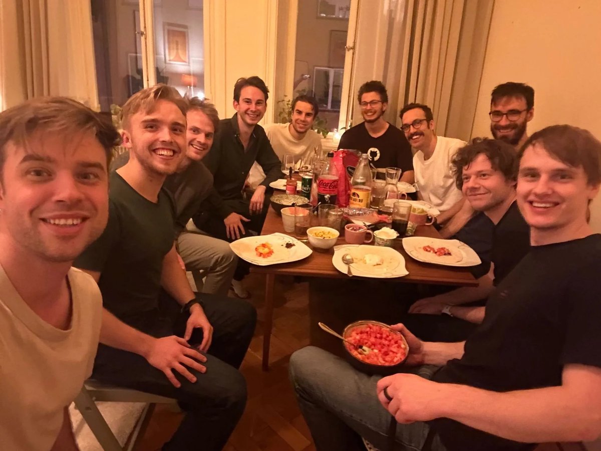 antonosika's tweet image. Lovable just raised $200M at a $1.8B valuation led by Accel.
This all started unexpectedly with me calling my friend at 6AM to go for a walk.
I've never shared this story before: (thread)