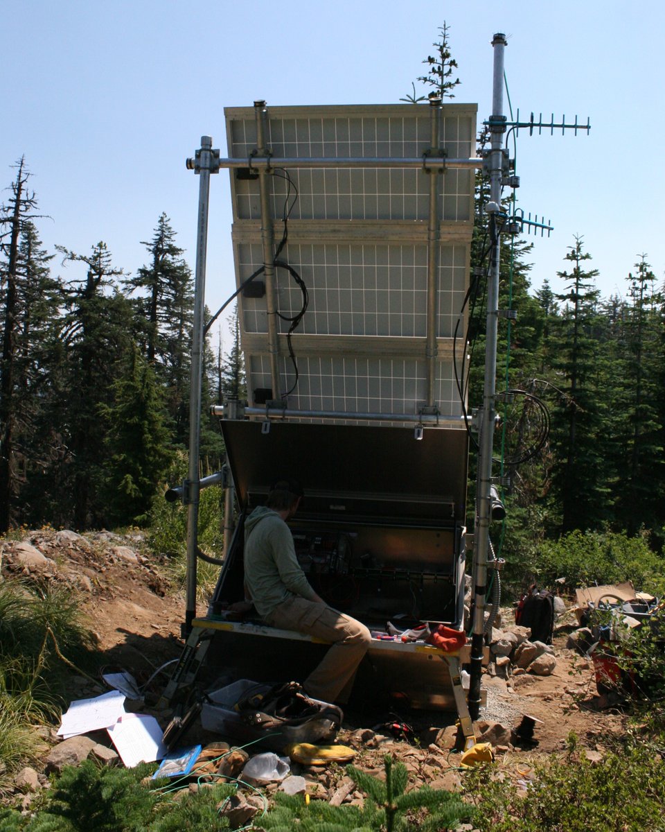 UOHazardsLab's tweet image. Happy #FieldWorkFriday! This week, we finished upgrading HBO, a @pnsn1 seismic monitoring station near Oakridge. HBO now has new technology and infrastructure, so it can collect real-time ground motion data for scientific research and @USGS_ShakeAlert for many more years!