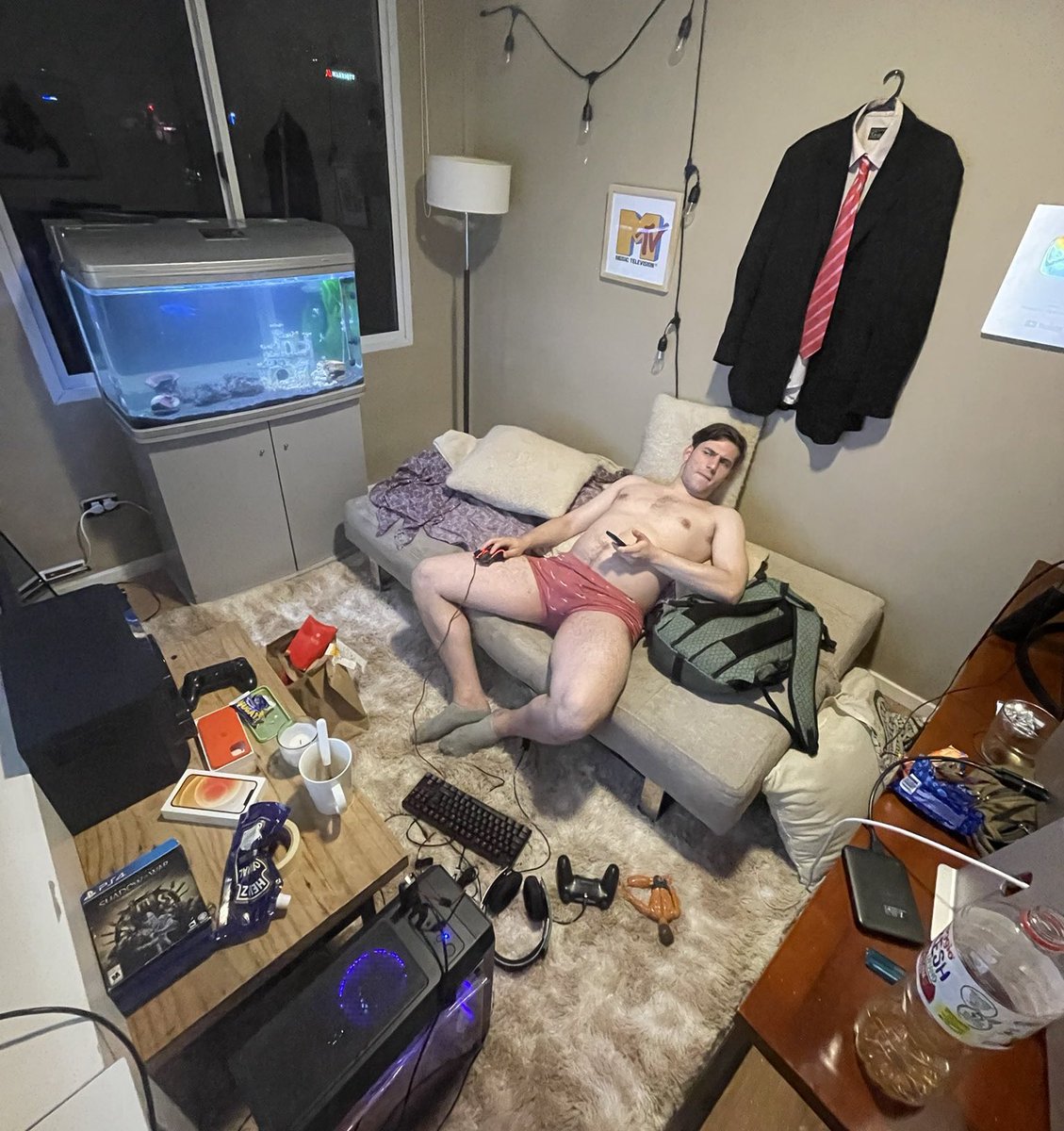 hyperflesh's tweet photo. left or right? https://t.co/lD6O1yZEEq