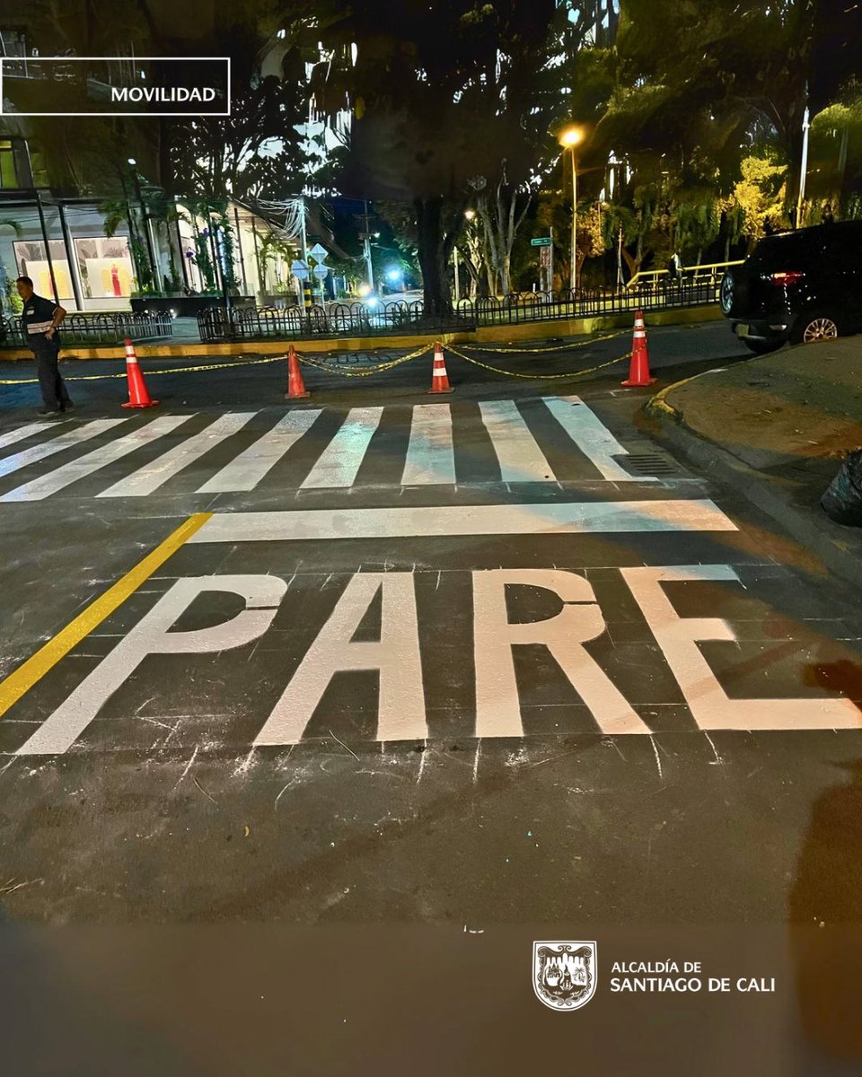 MovilidadCali's tweet photo. 🚧 Mejoramos la movilidad en la Comuna 22 con nueva demarcación vial en puntos clave.
Más seguridad para peatones, ciclistas y conductores. Le apostamos a la cultura ciudadana y al respeto por las normas. 💙
#MovilidadCali #Comuna22 #DemarcaciónVial https://t.co/dJ2tFVU0he
