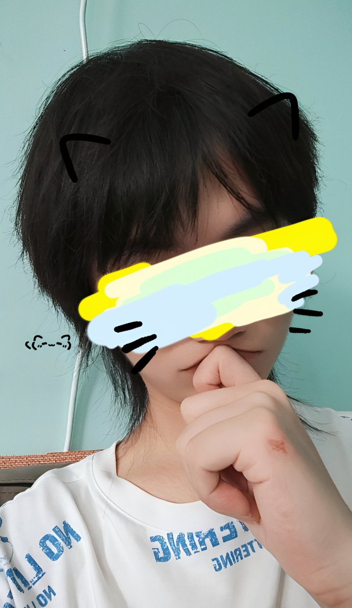 好久没更不知道发什么了发张照骗（
小猫撅嘴.jpg
#可爱的男孩子