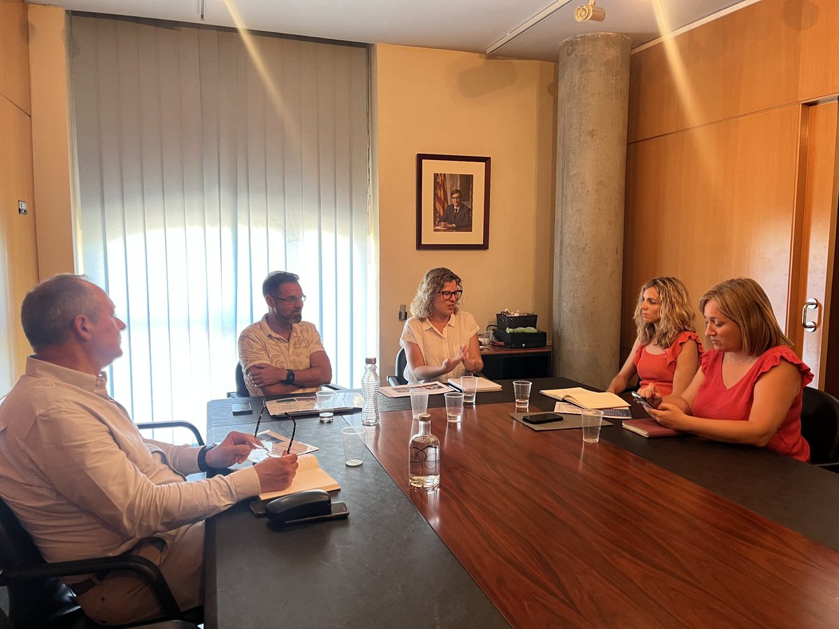 Posteriorment, amb el conseller comarcal, Arnau Basco, i la tècnica de <a href="/Creaccio/">Creacció</a> Mònica Carrera, que és coordinadora del projecte europeu URBACT, han tractat d'assumptes més específics.