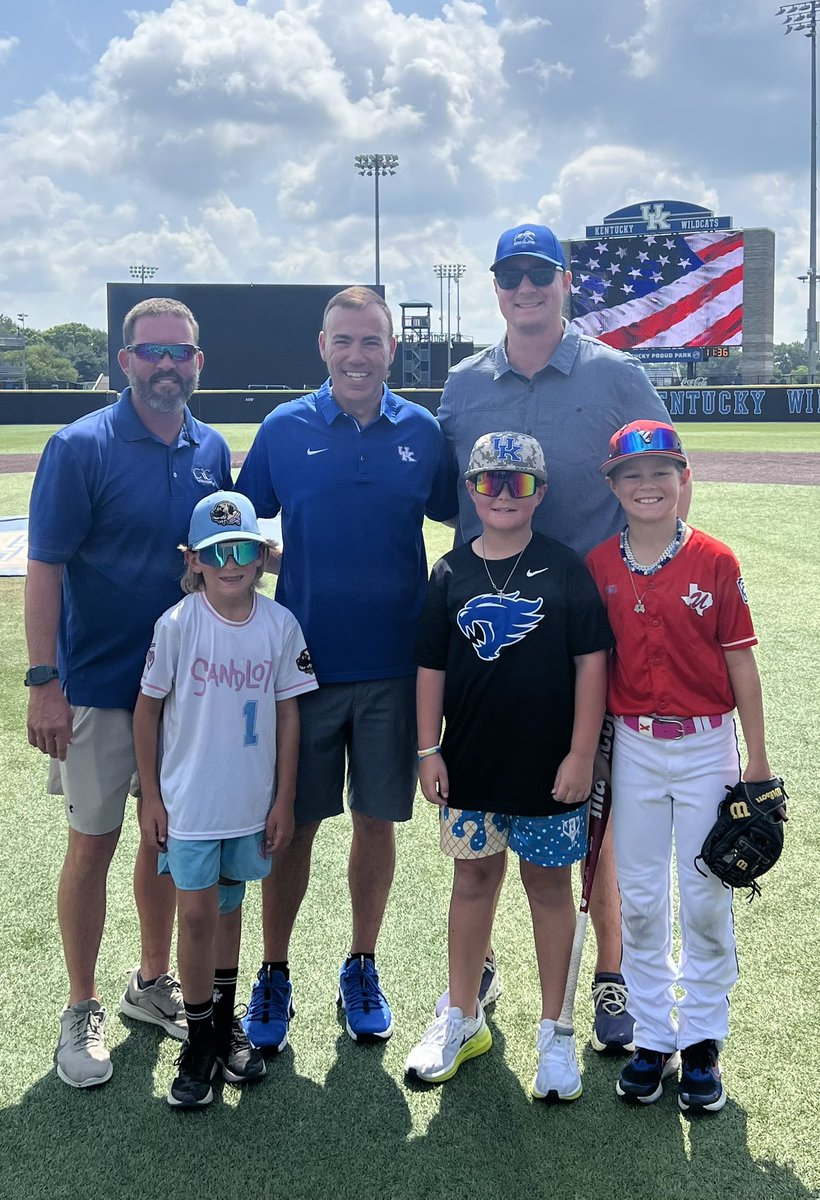 UKBaseball's tweet image. Full Circle - 2006 SEC CHAMPIONS Craig Snipp and Ryan Strieby (2006 SEC Player of the Year) brought their sons to camp this week. @Coach_Mingione was one of their coaches.
#WeAreUK