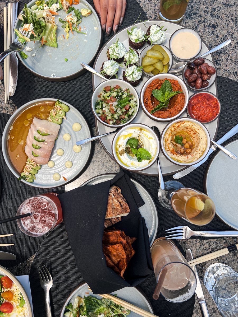 MeetMelKo's tweet image. Life-giving rooftop lunch with the girlies @xoNaomiCruz  @parker_dao @lucila_cole 

It’s not easy being the funniest and hottest table at the Waldorf but someone’s gotta do it! 🫡