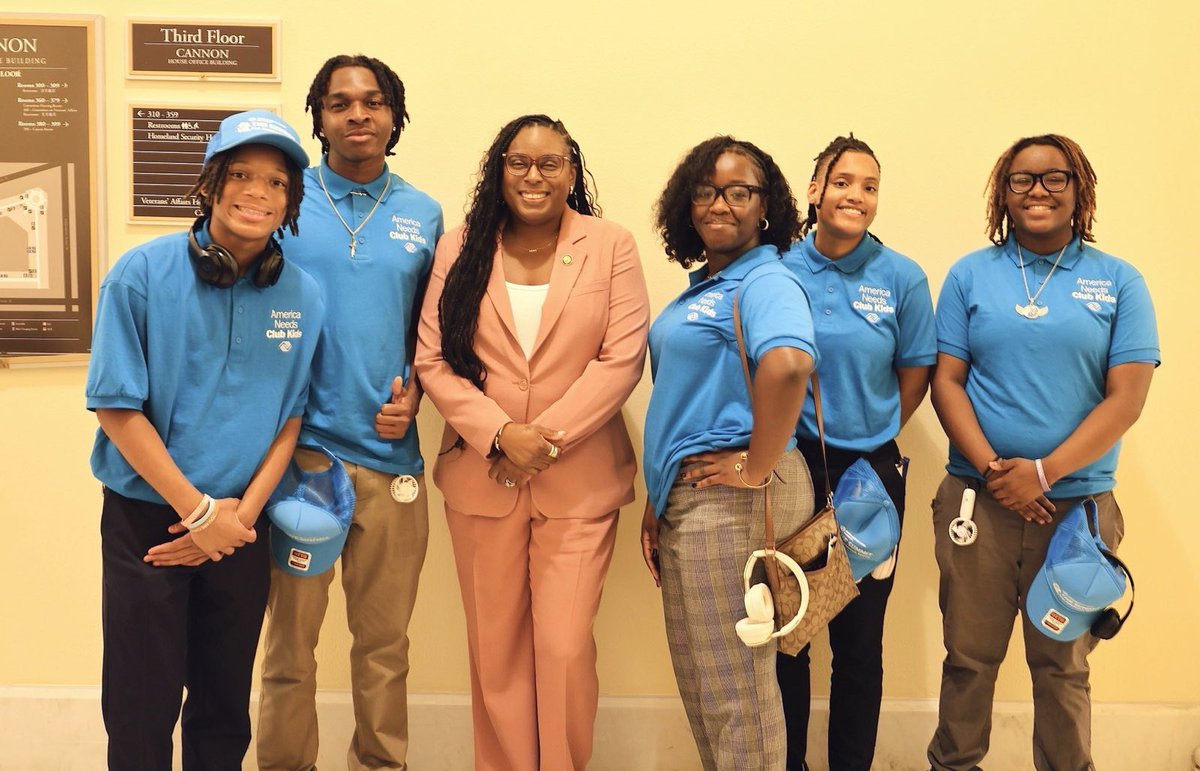 RepLaMonica's tweet image. Enjoyed meeting @BoysGirlsNewark yesterday to discuss how the school to prison pipeline is impacting NJ-10 students. Grateful to be a forever partner for the Boys and Girls Club as they help our youth get civically engaged!