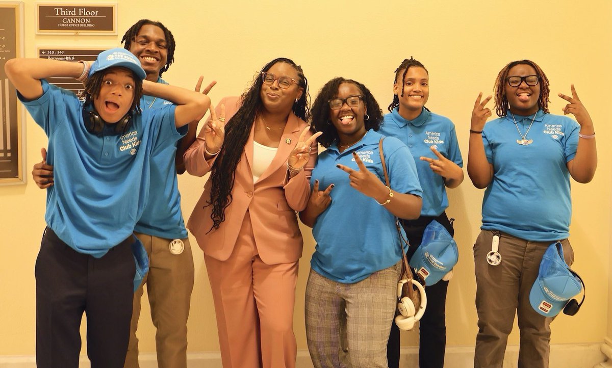 RepLaMonica's tweet image. Enjoyed meeting @BoysGirlsNewark yesterday to discuss how the school to prison pipeline is impacting NJ-10 students. Grateful to be a forever partner for the Boys and Girls Club as they help our youth get civically engaged!