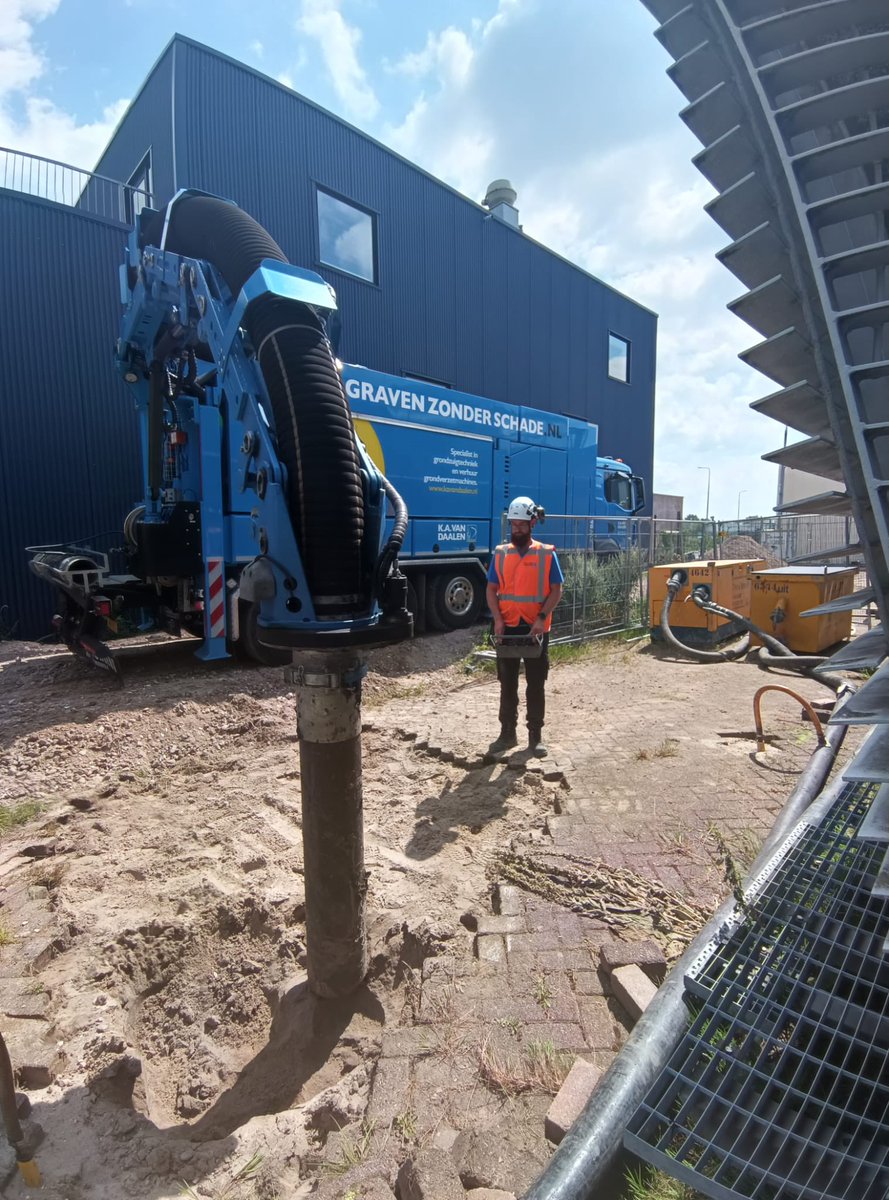 KAvanDaalenZn's tweet photo. Wat een mooie klussen weer deze week 💪🤩 
Welke plaat 📸 vind jij het mooiste? 💙

#mooiwerk #familiebedrijf #goedvoormekaar https://t.co/0YOr9qem8H