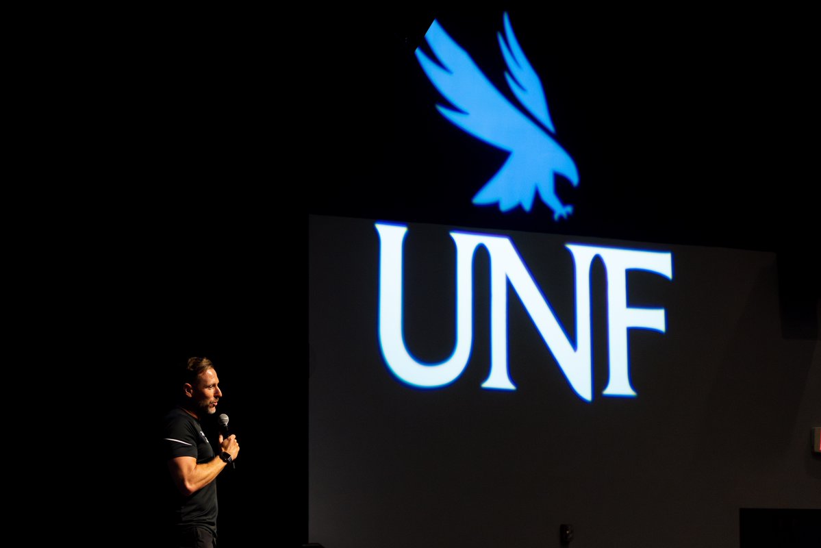 OspreyMSOC's tweet image. Coach Davies brought the energy today welcoming the newest Ospreys at freshman orientation!
We can't wait to see all of you pack the pitch at Hodges Stadium!
#SWOOP