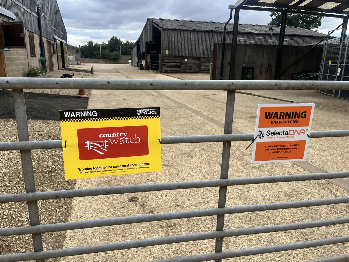 Thanks for the help ⁦<a href="/ThamesVP/">Thames Valley Police</a>⁩ getting ALL our yard equipment and vehicles data tagged today. We had some unwelcome guests help themselves in the middle of the night recently!  #ruralcrimeprevention #countrywatch #stayawaythiefs #datatagged