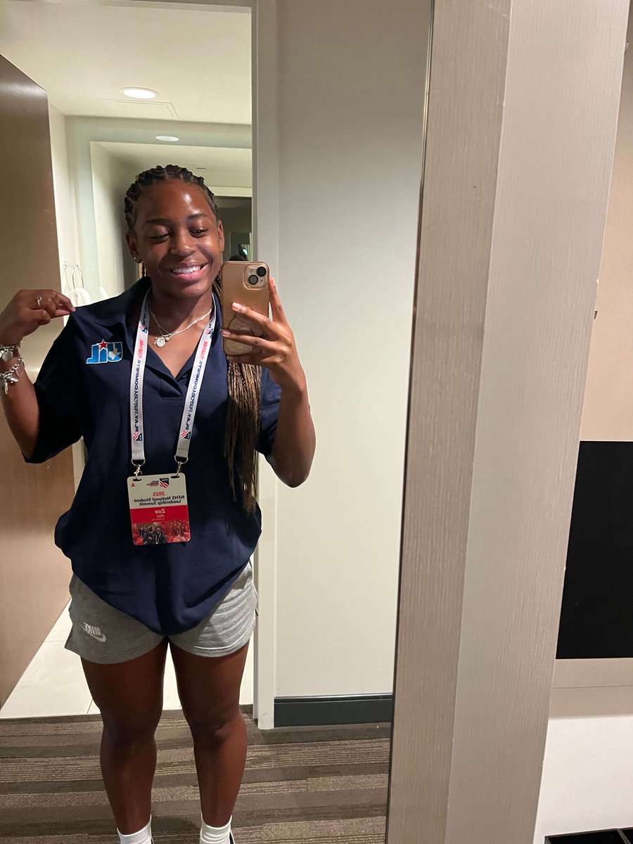 FBISDAthletics's tweet image. Elkins’ Zoë Allen is representing Fort Bend ISD Athletics and the State of Texas at this year’s NFHS Student Leadership Summit in Indianapolis, Indiana. Zoe is one of four students selected in all of Texas to represent the UIL at the national conference.