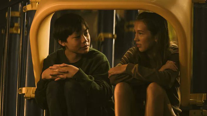 #Didi est un des meilleurs coming-of-age récents, et un des plus subtils et originaux. Sans jamais forcer l’émotion ni chercher l’effet nostalgique facile, Sean Wang filme le flottement de l’été 2008 comme une transition à la fois douce et brutale : entre le collège et le lycée.