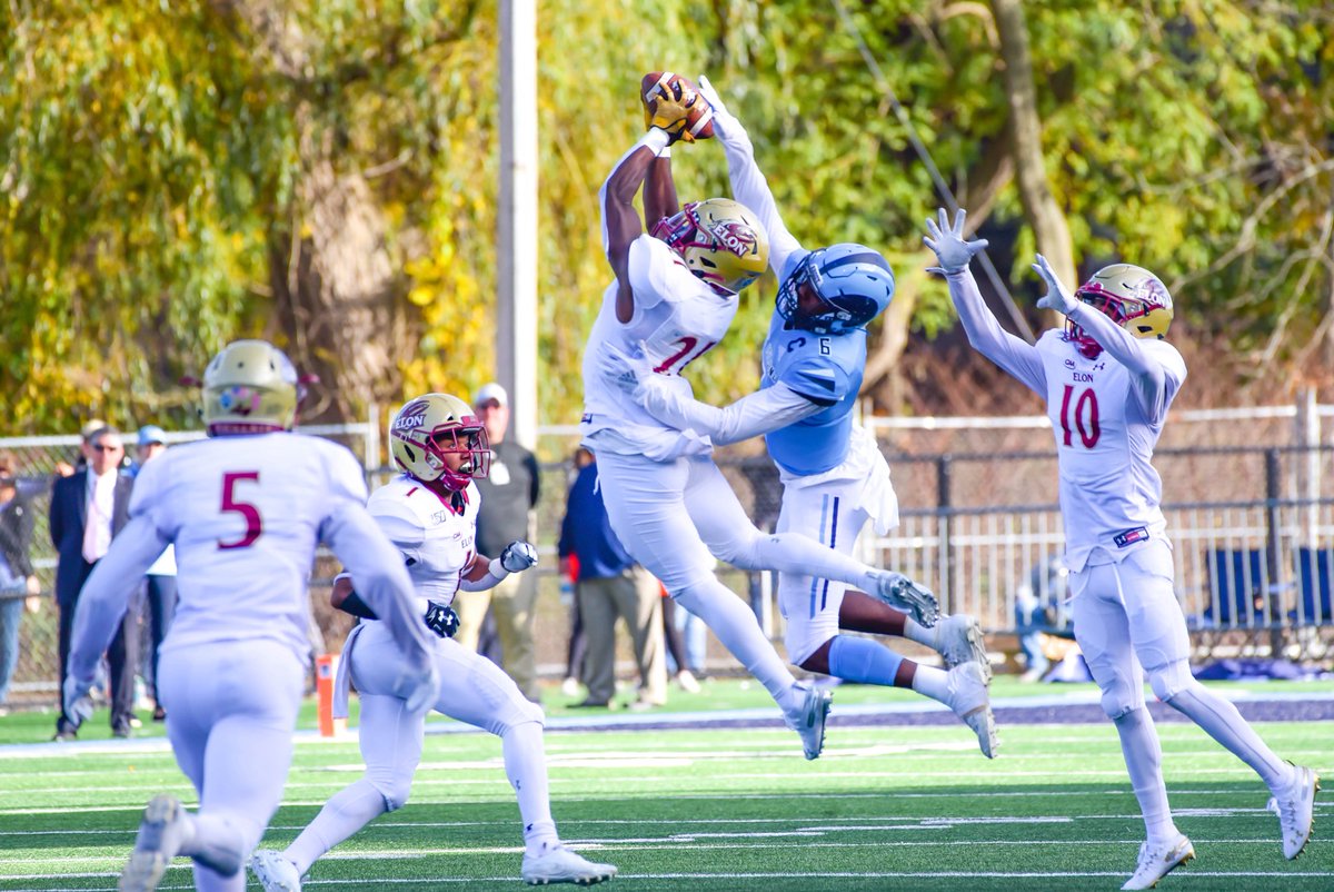 ElonFootball's tweet image. We had a few thoughts about who to put for our next #ThrowbackThursday but Greg Liggs intercepted them.
His EIGHT picks in 2019 led the FCS and was second in Division I. Liggs finished with career 15 INTs, the most in a career in Elon’s FCS era!
#PhoenixRising | #AED