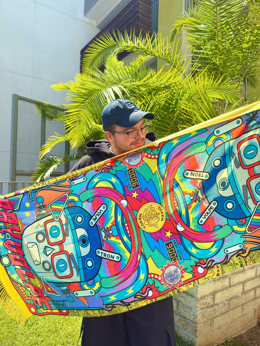 rayvolpe's tweet image. SURPRISE NEW MERCH DROP ❤️
PINBALL JERSEY + PASHMINA 🕹️
LIMITED PRE-ORDERS AVAILABLE ONLINE :)
» rayvolpe.com/merch
ps. we added a 25% off summer sale to most other items in the store too!