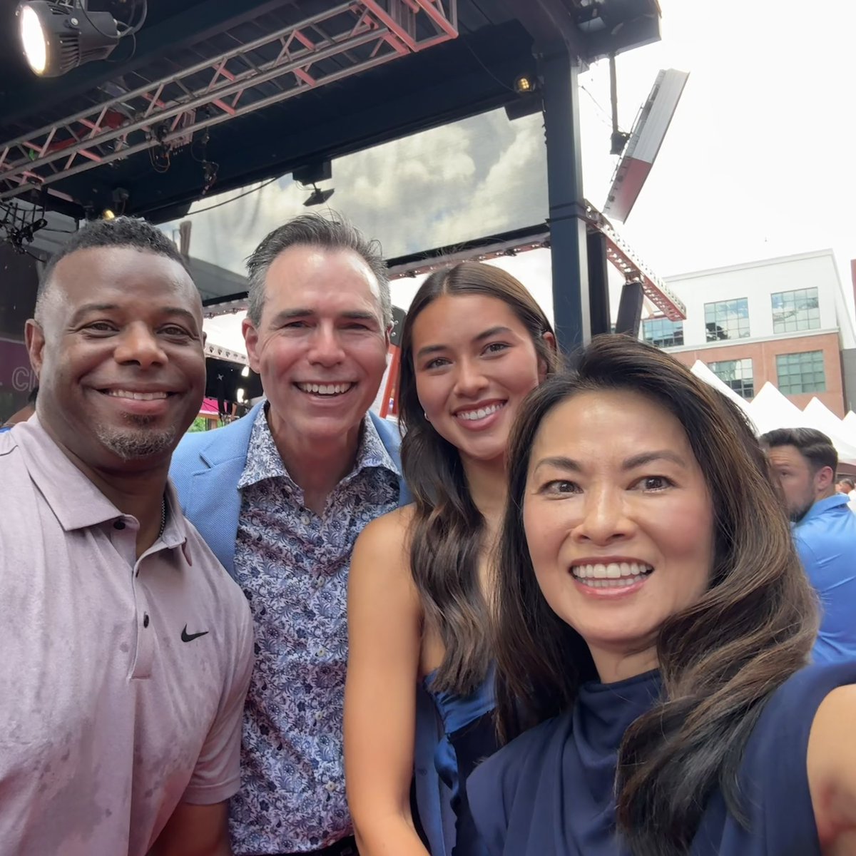peylincarroll's tweet image. My star struck moment. Very cool to meet “The Kid”! 🤩