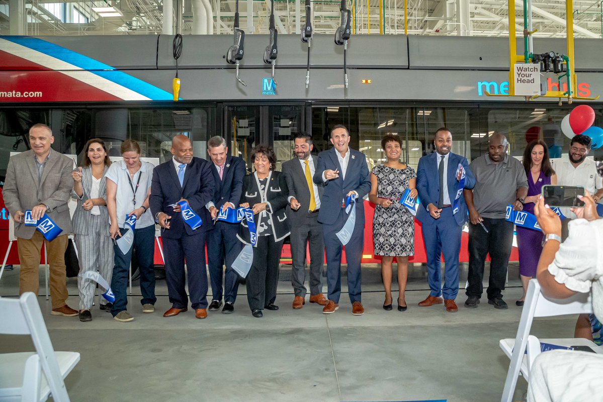 wmataGM's tweet image. 🚌 is the backbone of our region. We appreciate @FTA_DOT for their investment partnership. Thx @CMZParker5 & Board Member Worth for joining our opening of Bladensburg Bus Garage! A new safe & efficient facility for our team that will improve the service we provide our customers!
