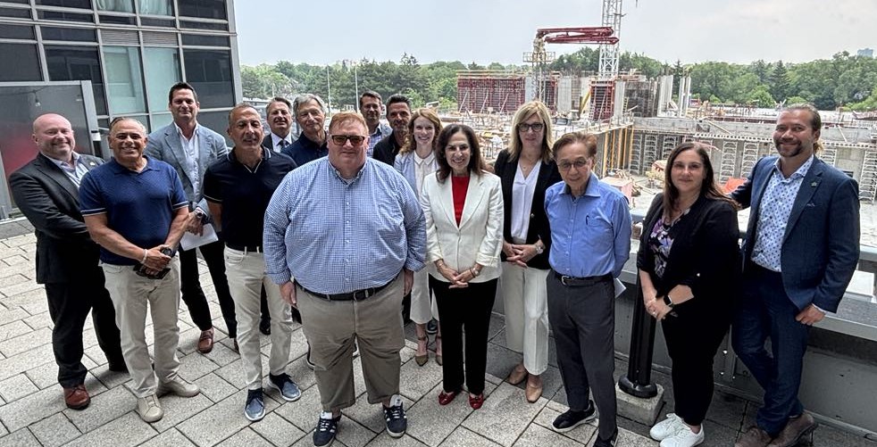 Effie_ONB's tweet image. Joined @OntarioHBA for a great roundtable with @Graydonthempp &amp;amp; @nataliepierre.
We heard builders loud &amp;amp; clear: red tape, delays &amp;amp; barriers are slowing homes being built. We&apos;re committed to working together to get more homes built.
✅Build faster✅ Cut red tape✅ Support trades