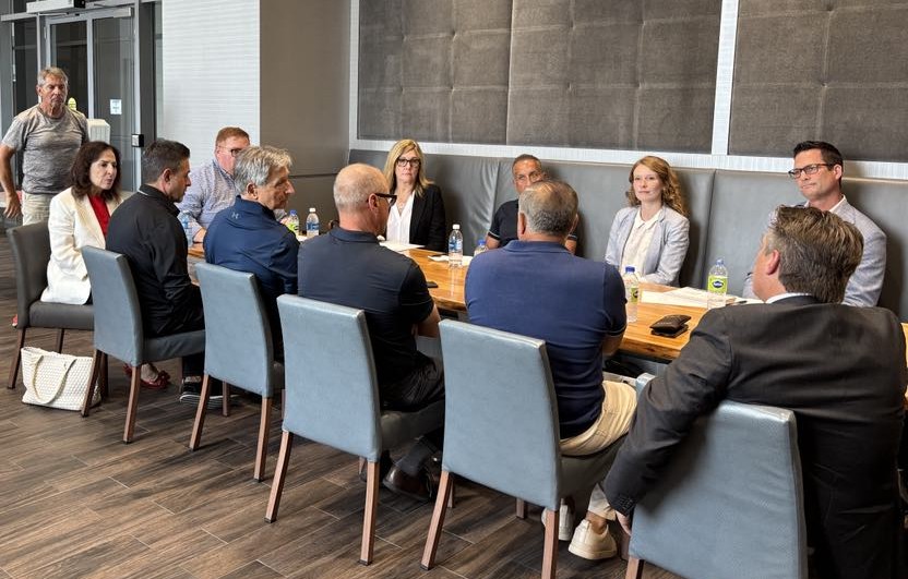 Effie_ONB's tweet image. Joined @OntarioHBA for a great roundtable with @Graydonthempp &amp;amp; @nataliepierre.
We heard builders loud &amp;amp; clear: red tape, delays &amp;amp; barriers are slowing homes being built. We&apos;re committed to working together to get more homes built.
✅Build faster✅ Cut red tape✅ Support trades